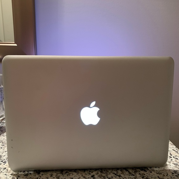 MacBook Pro - Picture 3 of 4